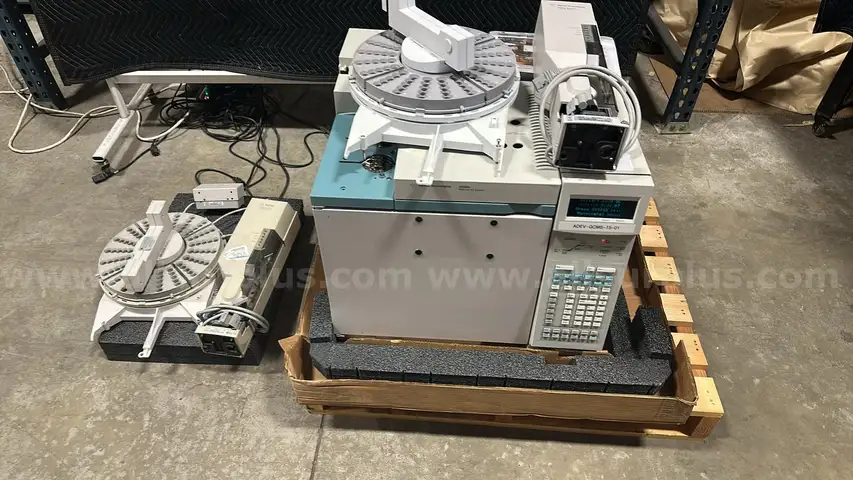 Agilent 6890N Gas Chromatograph w/ Autosampler Tray and Injector Set