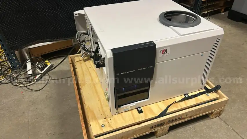 Agilent 6230 Accurate-Mass Q-TOF LC/MS system with its flight tube assembly