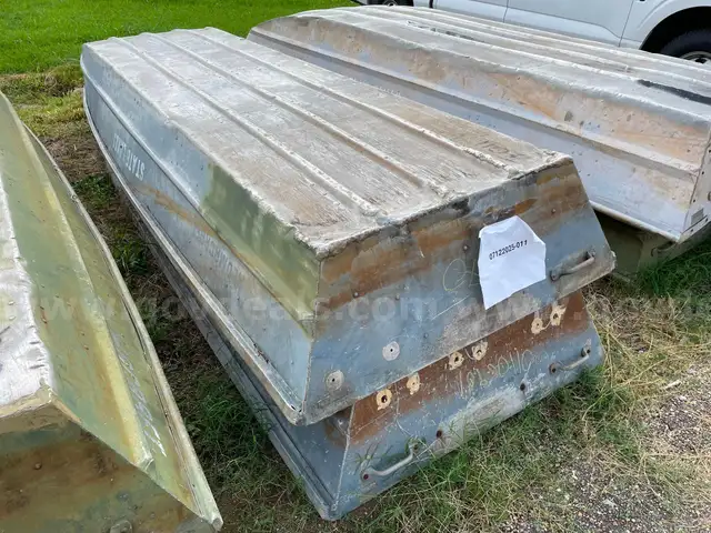 LOT OF JON BOATS (1) 14 ALUMINUM JON BOAT(1) BOAT STARCRAFT (F41)--