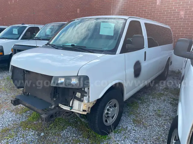 2019 Chevrolet Express 3500 Passenger Van