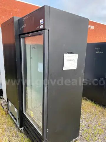 LOT OF KITCHEN EQUIPMENT