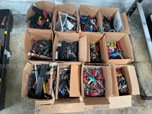 LOT OF MULTI-TOOLS, KNIVES &#x26; CORK SCREWS