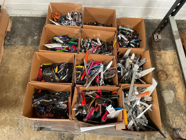 LOT OF KNIVES, SCISSORS, HAND TOOLS &#x26; CORK SCREWS