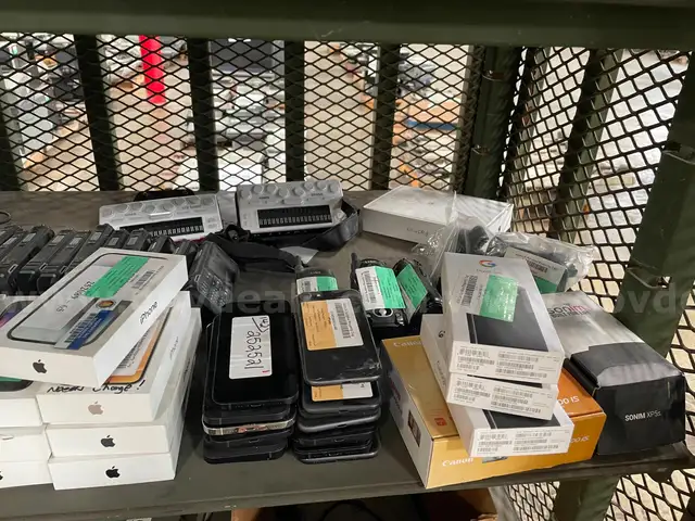LOT OF PHONES AND TABLETS