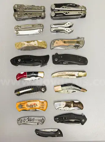 LOT OF 34 ASSORTED MULTI-TOOLSPOCKET KNIVES (IE: SOG, KERSHAW, BUCK, ETC)