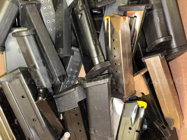 LOT OF 60 ASSORTED MAGAZINES