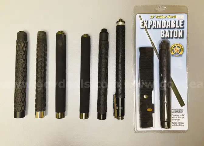LOT OF 32 POLICE BATONS