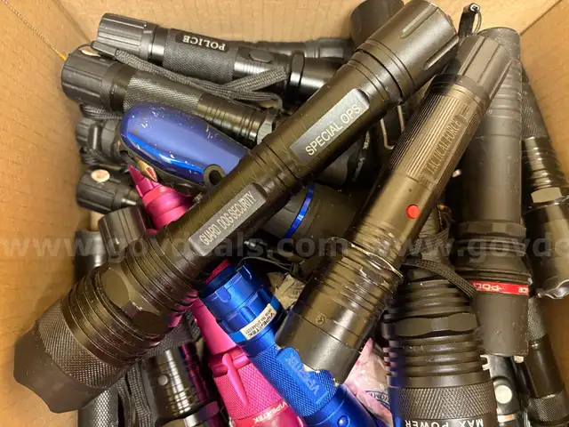 LOT OF 25 FLASHLIGHTS/TASERS