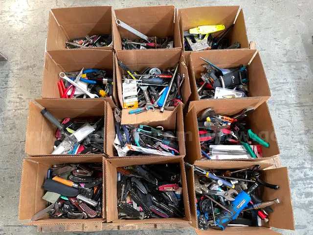 LOT OF POCKET KNIVES, HAND TOOLS &#x26; CORK SCREWS