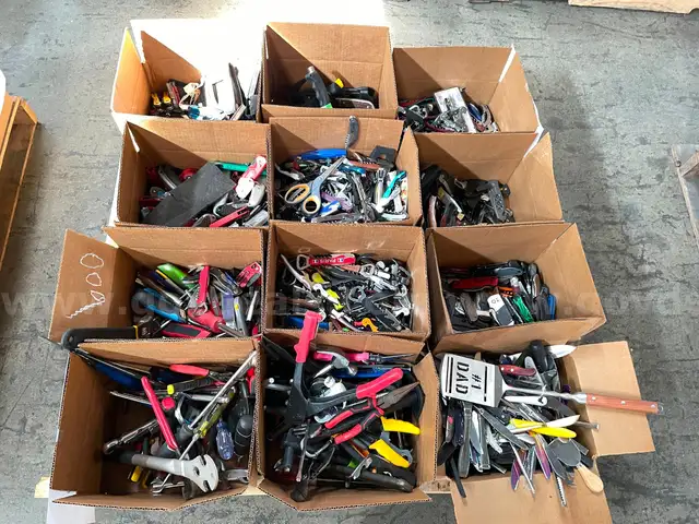 LOT OF MULTI-TOOLS, POCKET KNIVES &#x26; KITCHEN UTENSILS