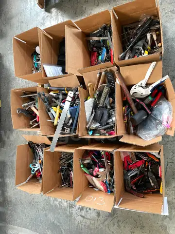 LOT OF POCKET KNIVES, HAND TOOLS &#x26; KITCHEN UTENSILS