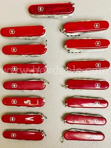 LOT OF 15 VICTORINOX SWISS ARMY KNIVES - USED!