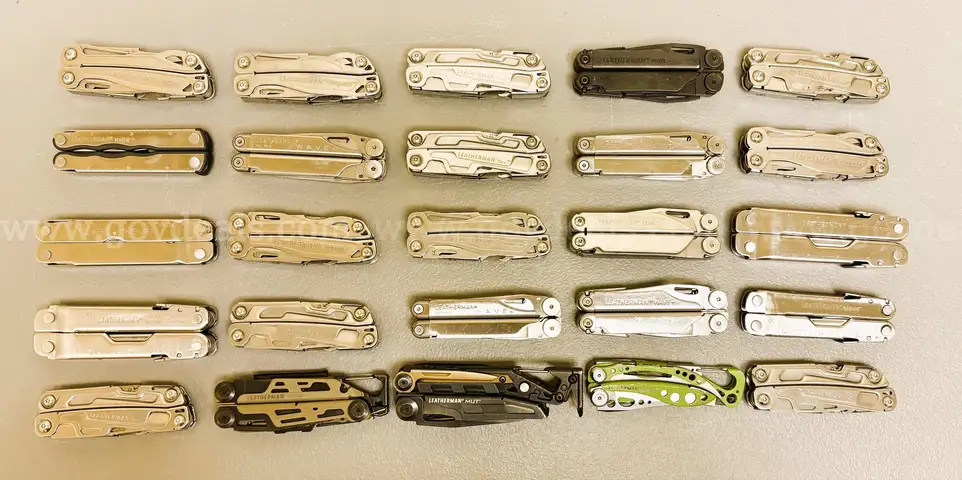 LOT OF 25 ASSORTED STYLE LEATHERMAN MULTI-TOOLS - USED!