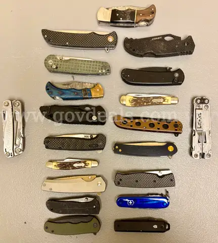 LOT OF 20 ASSORTED STYLE POCKET KNIVES/MULTI-TOOLS - USED!