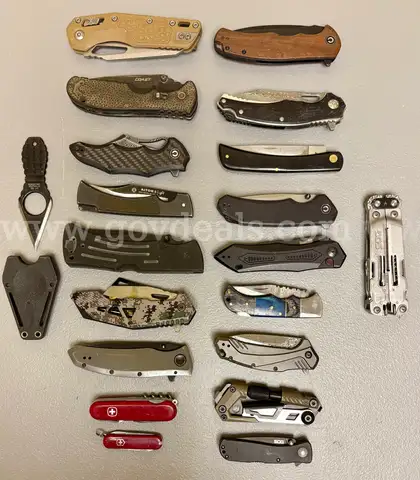 LOT OF 20 ASSORTED STYLE POCKET KNIVES/MULTI-TOOLS - USED!