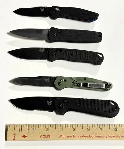 LOT OF 5 BENCHMADE POCKET KNIVES - USED!