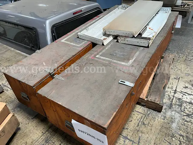 LOT OF WAREHOUSE EQUIPMENT