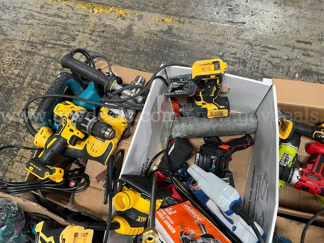 LOT OF VARIOUS POWER TOOLS, SHOP TOOLS, MULTI USE POWER TOOLS