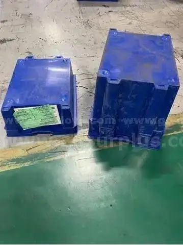 Qty. 1000 Plastic totes w/ Lids