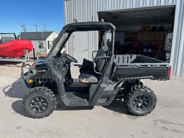 2022 Can-Am Defender HD9 XT