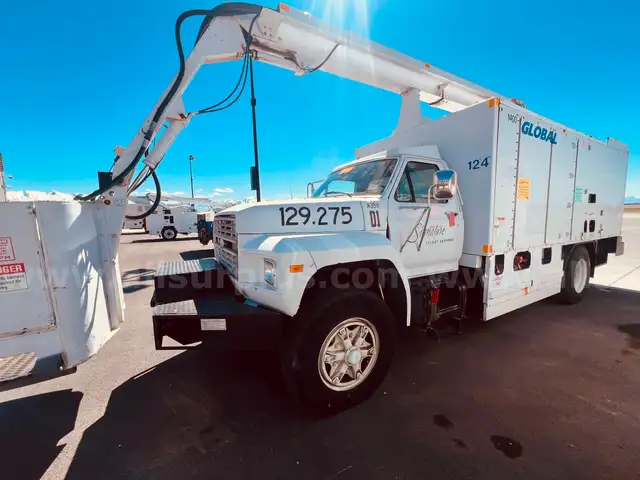 1998 GLobal 2110GLM Deicer Truck
