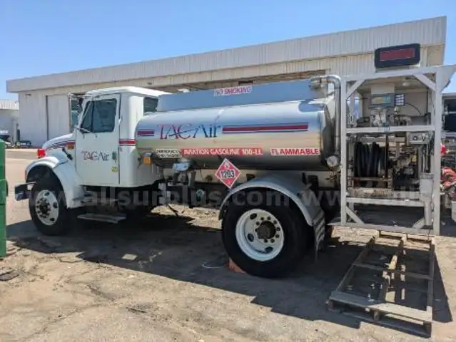 1999 Navistar International AVGAS Truck 12K