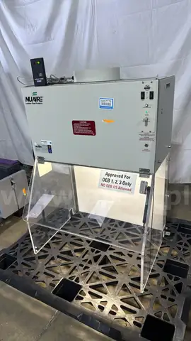 NuAire NU-813-300 Laminar Flow Hood, 90941051074, 2004, 115 AC 60Hz