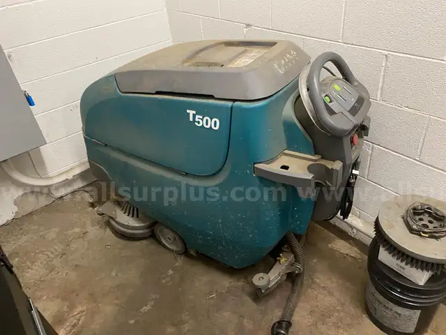 Tennant T500 Floor Scrubber