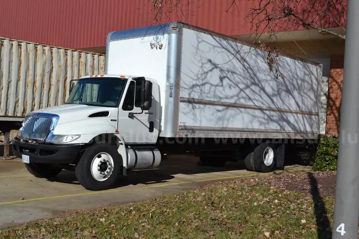2010 International 4000 Series Box Truck