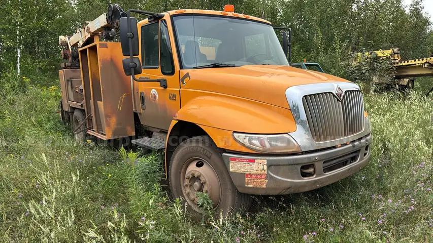 2006 International 4300 SBA 4x2 Commercial Truck