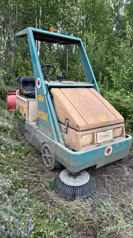 Tennant 6400 Industrial Floor Sweeper