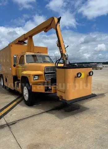 1994 Simon 2100D De-icer/2000 Gallon