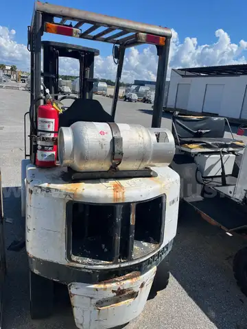 1998 CLARK CGP-25 FORKLIFT, 5K