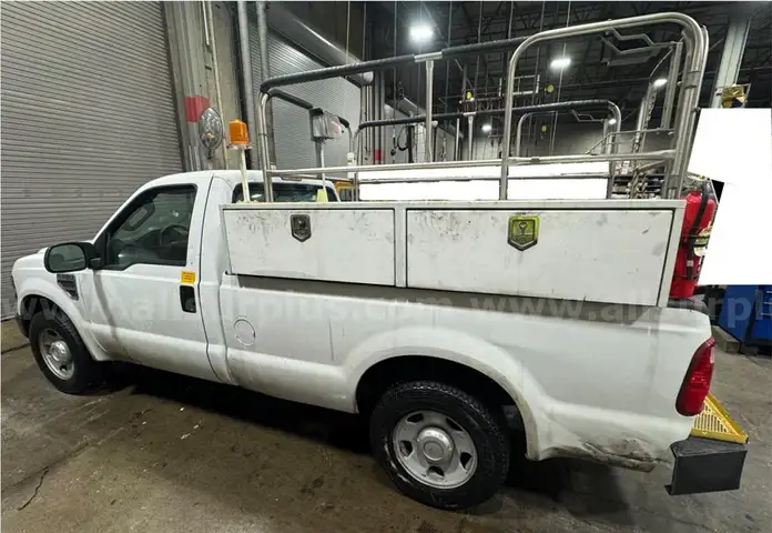 2008 Ford F350 ACMX PICKUP WITH 19' LIFT