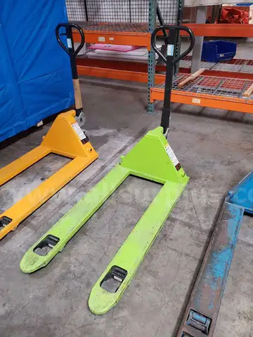 Uline H-2900 Pallet Jack