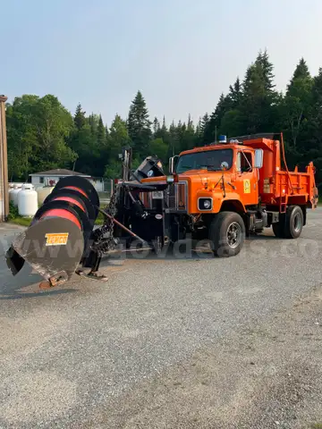 1999 International 2654 Plow Truck
