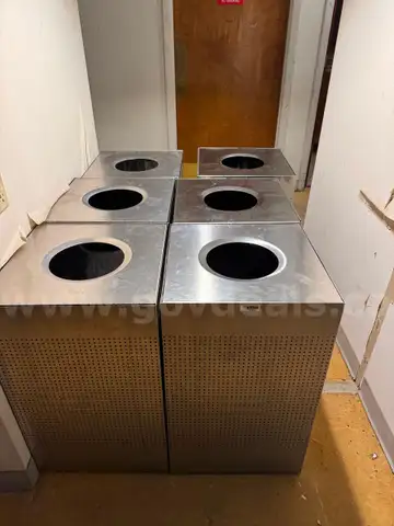 Lot of 12 trash cans