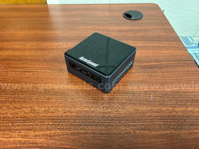 (78) NUC computer