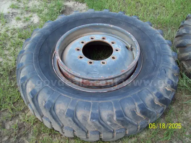 Caterpillar Motor Grader Tires &#x26; Wheels