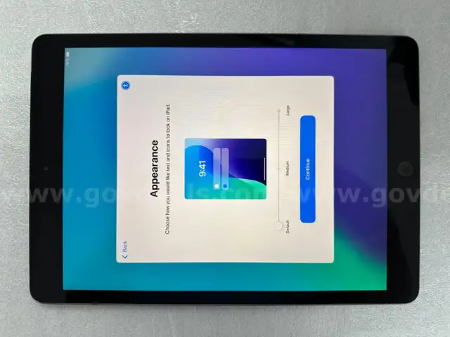 iPad 8th-Gen 128GB Wi-Fi + Cell w/case - Local Pick up Only