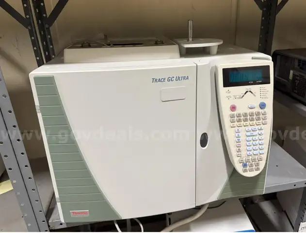 GAS CHROMATOGRAPH