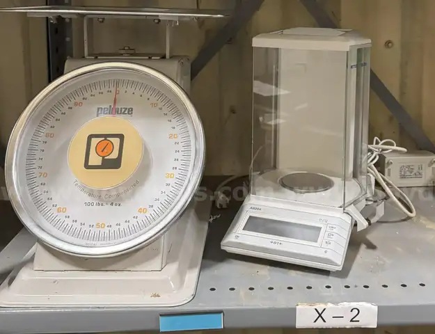 ANALYTICAL BALANCE/SCALE