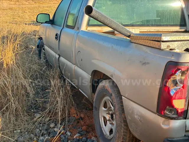 2004 Chevrolet Silverado 1500 Ext. Cab Short Bed 2WD