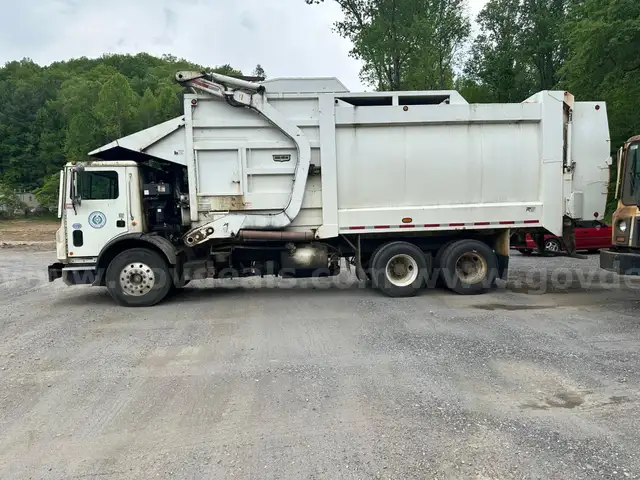 2017 Mack MRU613