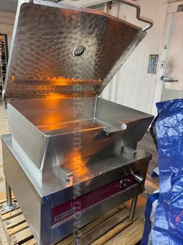 Southbend 30 Gal. Electric Tilt Skillet