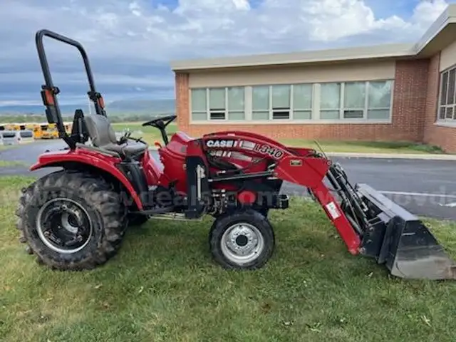 2010 Case CC35 Tractor + Bucket
