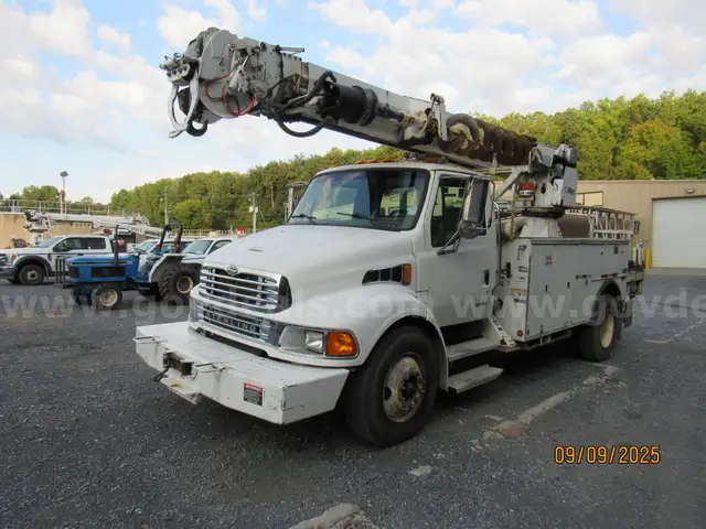 2005 Sterling Acterra /Altec Digger Derrick Truck