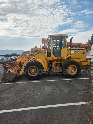 2000 JOHN DEERE MODEL 444H  FRONT END LOADER