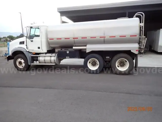 2010 MACK GU813 REGULAR CAB 6-WHEEL