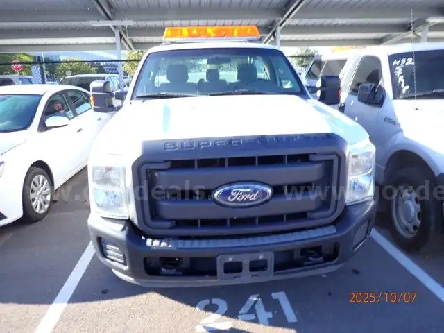2013 FORD F250 XL REGULAR CAB SRW 4X2 CHASSIS (NEEDS ENGINE)